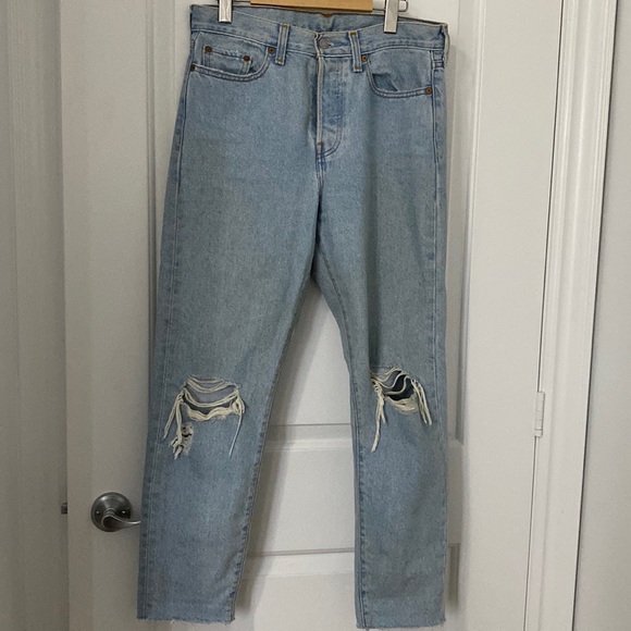 Levi’s 501 Cropped Jean - Picture 1 of 8